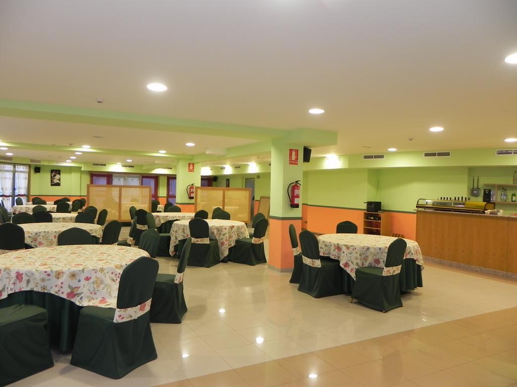 Hotel Restaurante Pizzeria Abc Laracha 외부 사진